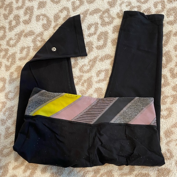 Lululemon Crop Wunder Unders - Picture 2 of 4